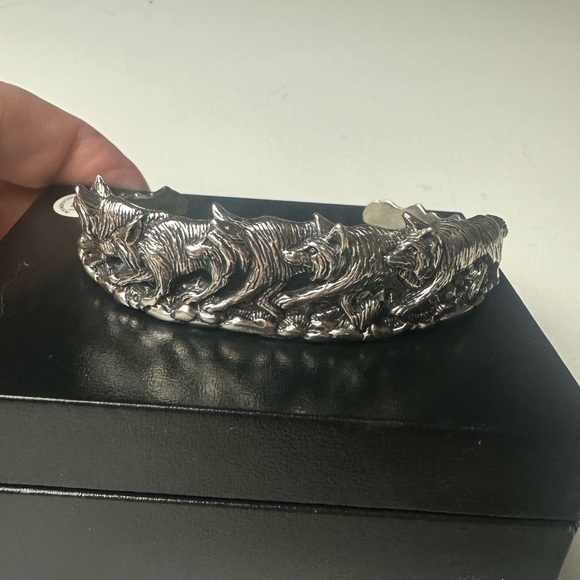Silver Cloud Beautiful Sculpted Sterling Silver Wolf Pack Vintage